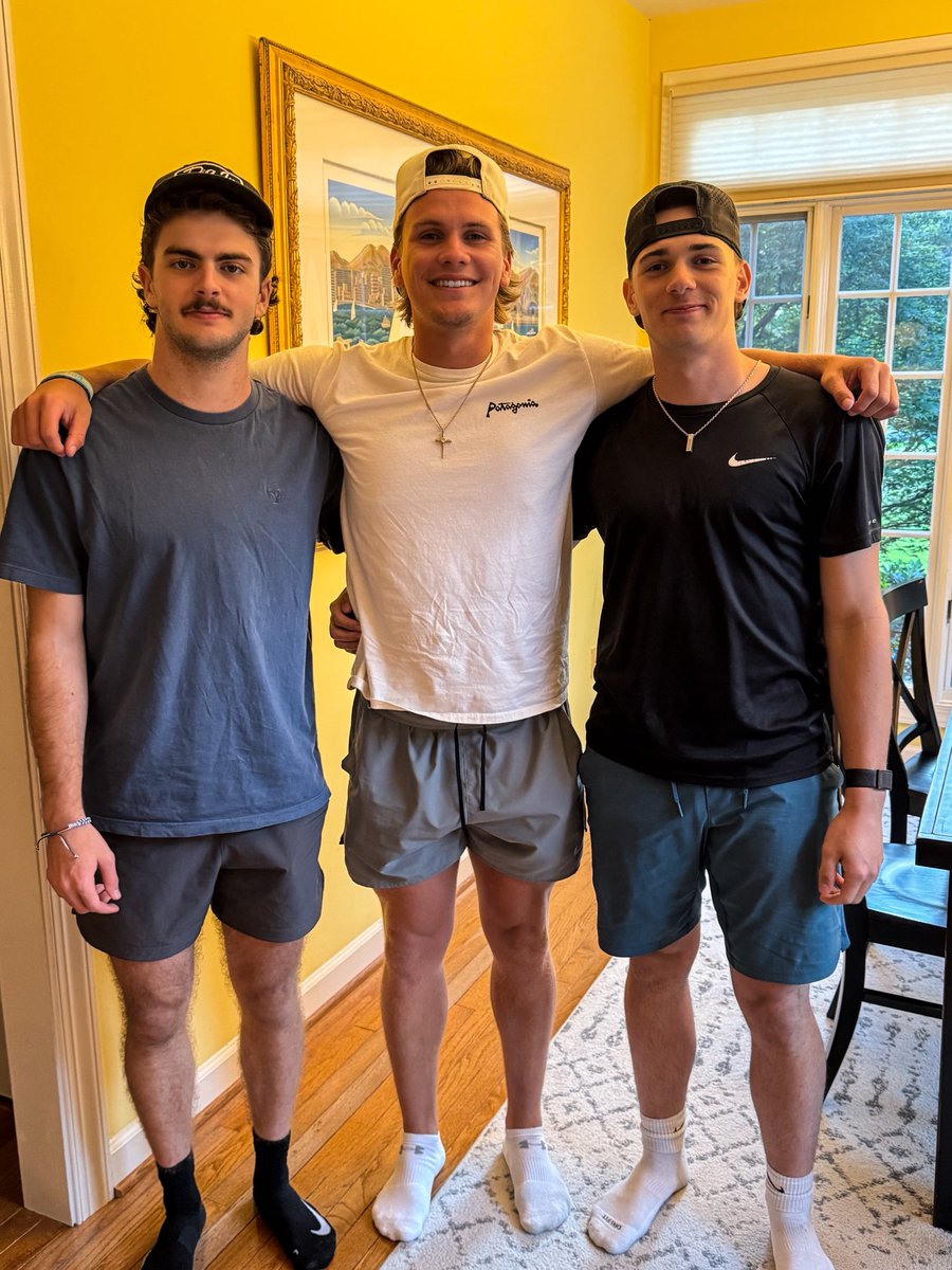 <a href="/DigInBaseball/">Dig In Baseball</a> National brotherhood! Man I miss our guys and miss this team. Now college baseball has them spread out all over the East (and West) Coast.

#baseball #athletes #brotherhood