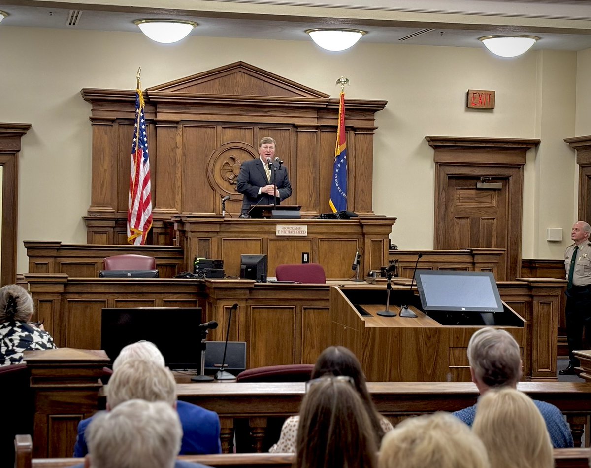 tatereeves's tweet photo. Proud to appoint Michael Reed as Circuit Judge for the 12th District. 

With decades of courtroom experience and a deep commitment to justice, Judge Reed will continue serving Forrest and Perry counties with distinction! https://t.co/c4RMDU33vh
