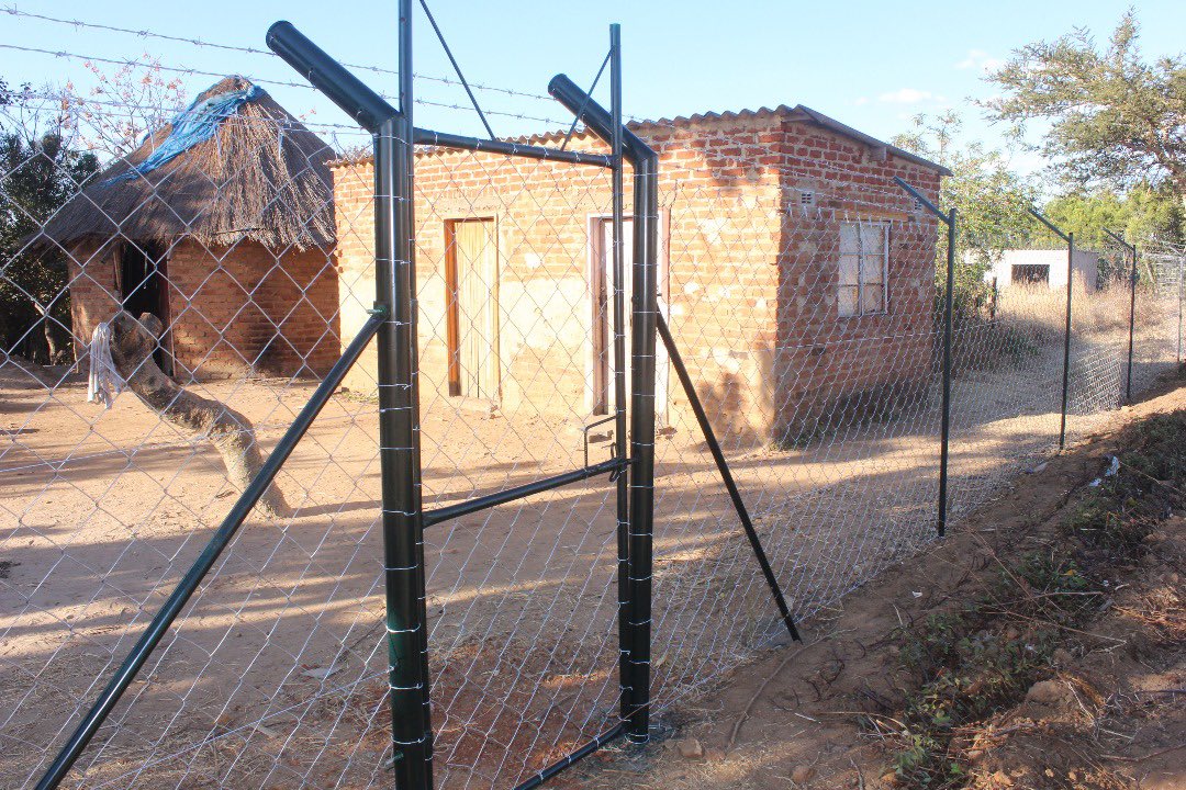 IdeaManyama's tweet photo. @begottensun You can as well put fence https://t.co/TNR4USzk5G