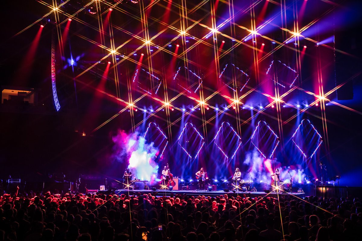 TargetCenterMN's tweet photo. last friday night with @billystrings πͺ
πΈ: Jesse Faatz
#billystrings | #targetcenter | #minneapolis https://t.co/TxtkbPq19I