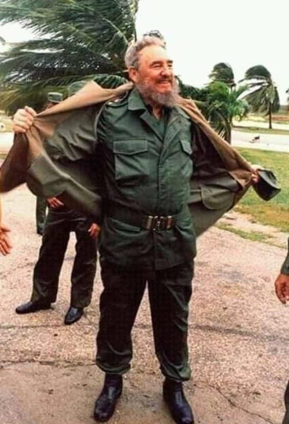 PepeMile1's tweet photo. Chaleco moral, gracias Comandante. 
#FidelPorSiempre 
#100AñosConFidel https://t.co/pNMIIEci7j