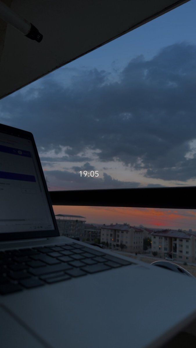 Bu balkonda çalışınca vakit daha hızlı geçiyor