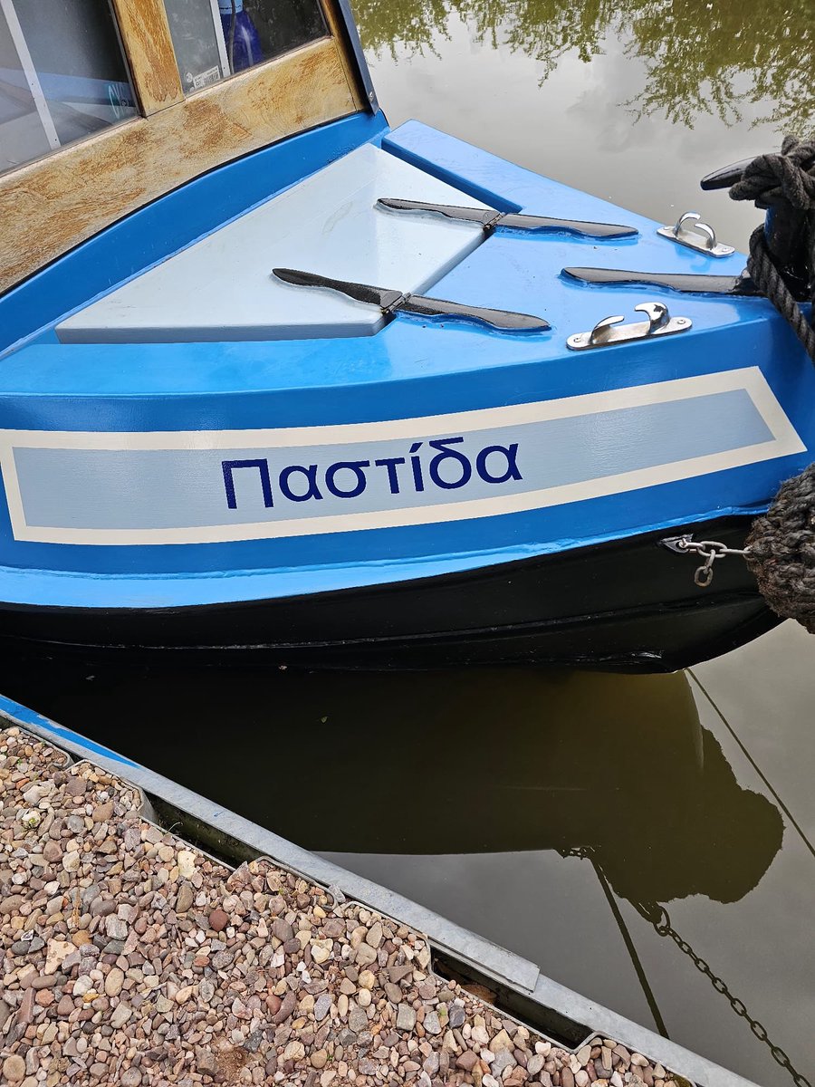 The Graphics Boat tweet media