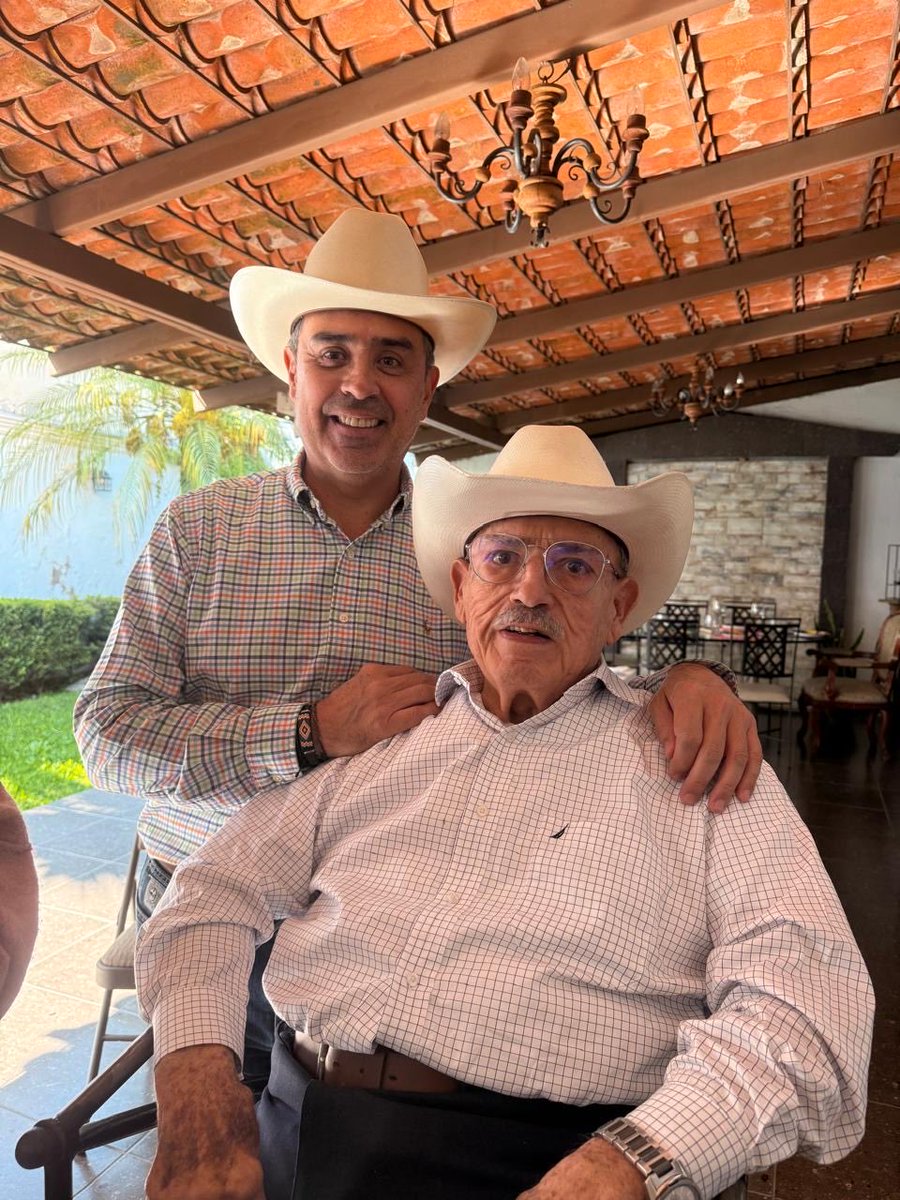 Mfgracian's tweet photo. Con el jefe de jefes ! https://t.co/HjGP8LF4ku
