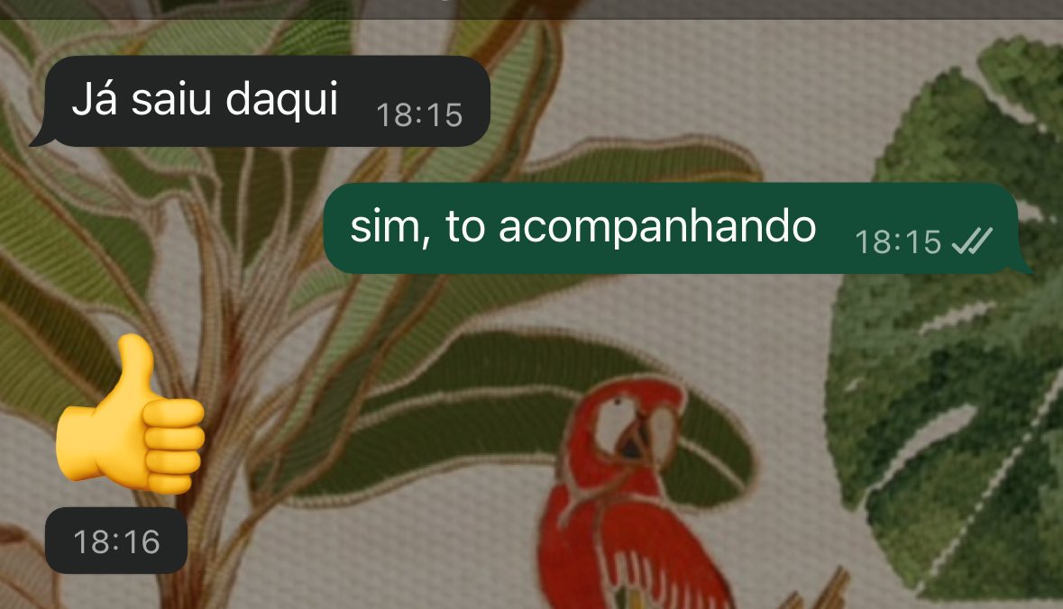 cerqueiralet's tweet photo. Mandei mensagem pra minha mãe, mas tenho certeza que quem respondeu foi meu pai rs https://t.co/rIRlN2RlYv