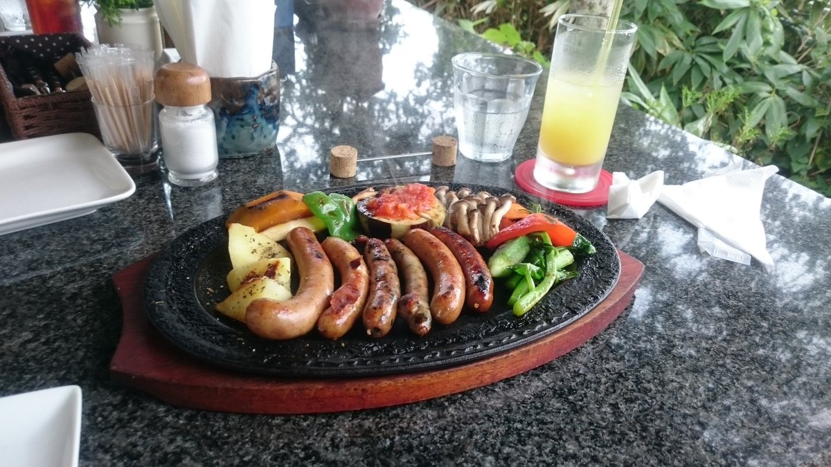 Marco__Gourmet's tweet photo. いきなりですが、過去の美味しかったものの画像を上げ始めます。
まずは約10年前の2015/09/13に食べた千葉県南房総市セントシュバインさんの自家製ソーセージ。
残念ながら当時のお店は閉店しており現在は館山駅のそばで少し業態を変えて復活しているようです。
投稿頻度週3くらいを目指します！😀💨 https://t.co/sssDN3OdbI