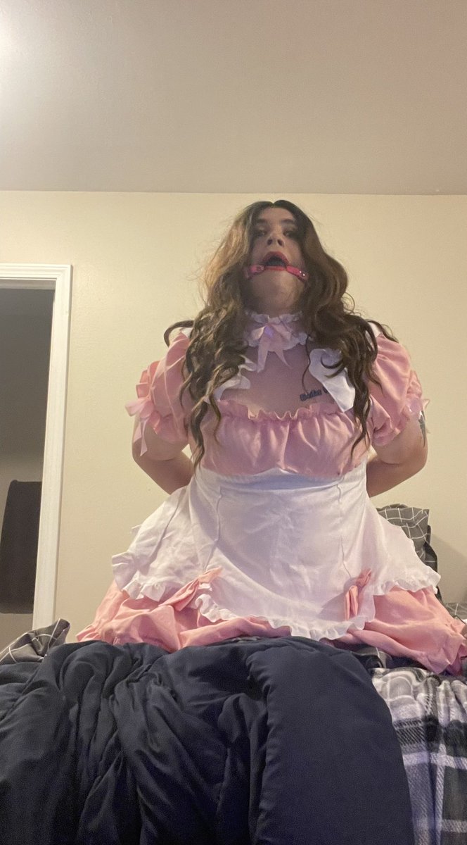 SissygirlKelly's tweet photo. Happy Maid Monday everybody!!!especially to @LexxiSissy !!! I’d love to hear which version is everyone��s your favorite so I can make sure to give you more of it!! #MaidMonday #sissyslut #exposedsissy #sissyexposure #sissymaid #exposure #patheticsissy #sissy https://t.co/UcumyX8sQ9
