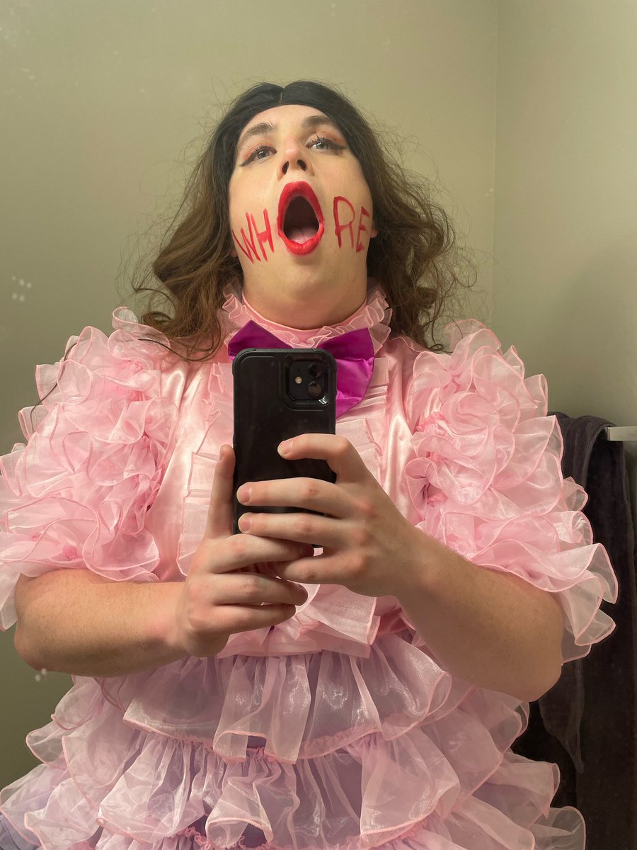 SissygirlKelly's tweet photo. Happy Maid Monday everybody!!!especially to @LexxiSissy !!! I’d love to hear which version is everyone��s your favorite so I can make sure to give you more of it!! #MaidMonday #sissyslut #exposedsissy #sissyexposure #sissymaid #exposure #patheticsissy #sissy https://t.co/UcumyX8sQ9