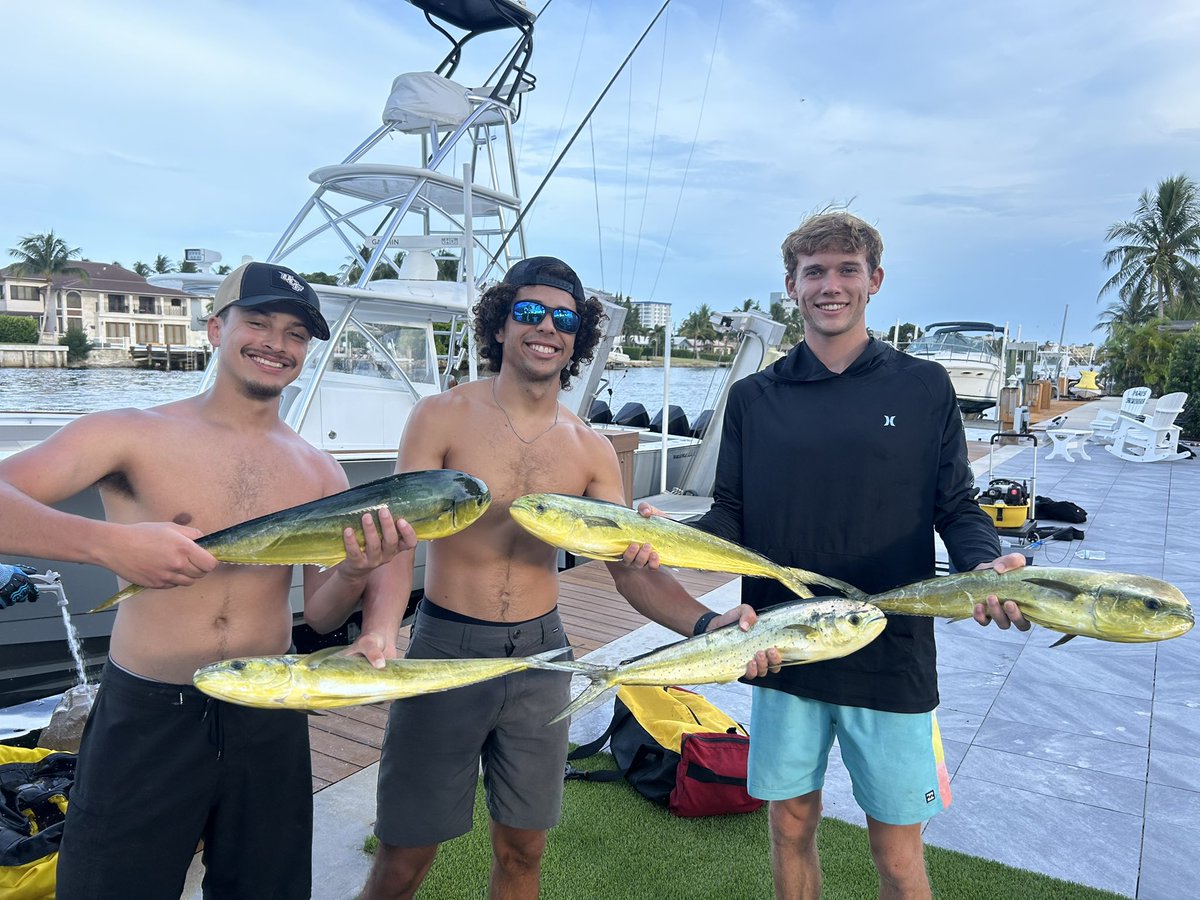 criuhofficial's tweet photo. you’ll always have my heart florida, but i’ll never forgive you for how much you’ve made me sweat https://t.co/XhWRDnjvac