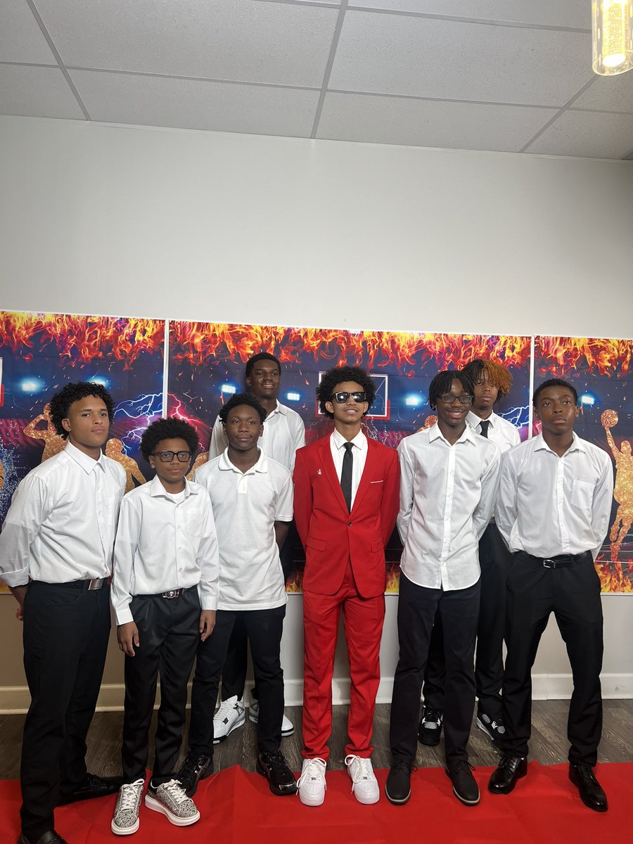 maxhollow11's tweet photo. Had the privilege of celebrating the conclusion of our season with the ClayCo Heat at our team banquet. Grateful for the dedication, teamwork, and memories made throughout the year. 🏆 https://t.co/idPngyghpb