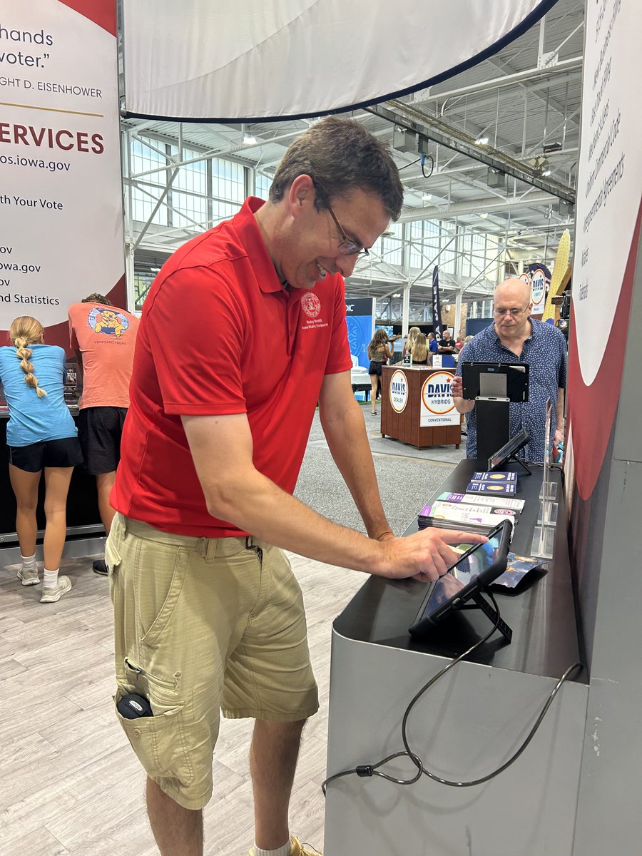 IowaSOS's tweet image. @IowaTreasurer Roby Smith stopped by our booth to take part in the Iowa State Fair Straw Poll! Always great to see Iowans join in on the fun and make their voices heard. #IowaStateFair #StrawPoll
