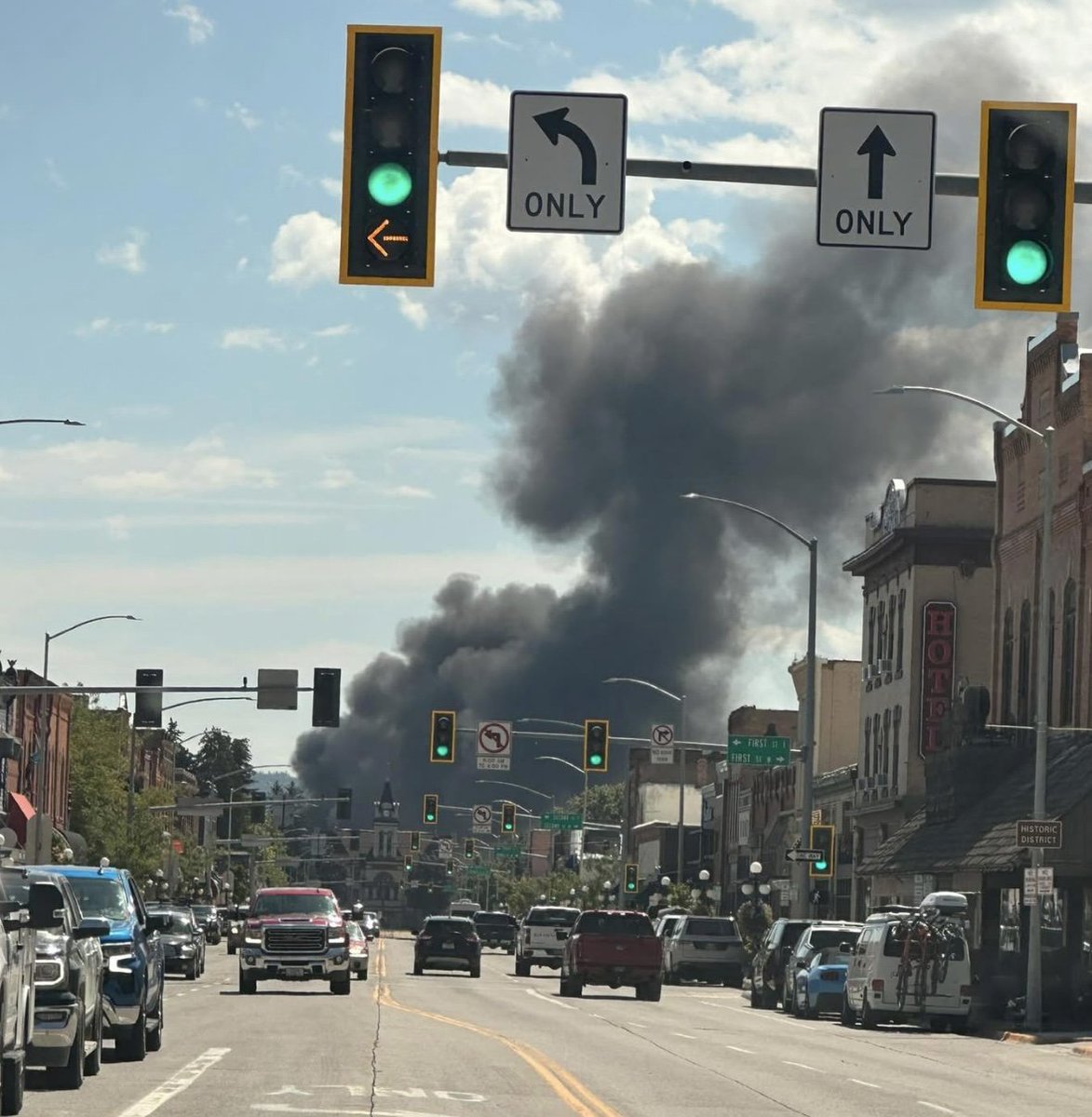 MeanLILMeoW's tweet image. #BREAKING "Plane CRASH"

#Kalispell | #MONTANA 
❌️Initial reports indicate a small plane had an issue on the runway and crashed into another plane on the taxiway.

❌️Two victims were treated for minor injuries after a Monday afternoon plane crash in Kalispell airport