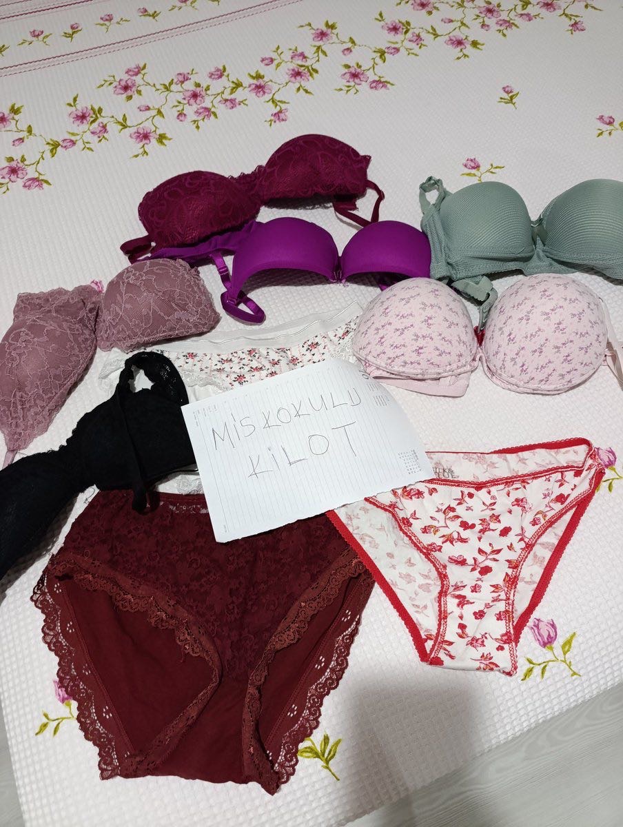Eşini Annesine Yollayan Takipi Karısının Cicilerini Bizimle Paylaştı💋💋 Görüntülüye Gelmek İsteyenler Yoruma Gelsin Demiş👈