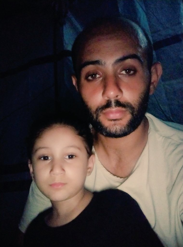 hazemkhilla's tweet photo. Humanity is gone... today we begin surviving on water and salt.

If you see this reply with a dot.

https://t.co/RwzSsLIreM https://t.co/f9JVn5oe80