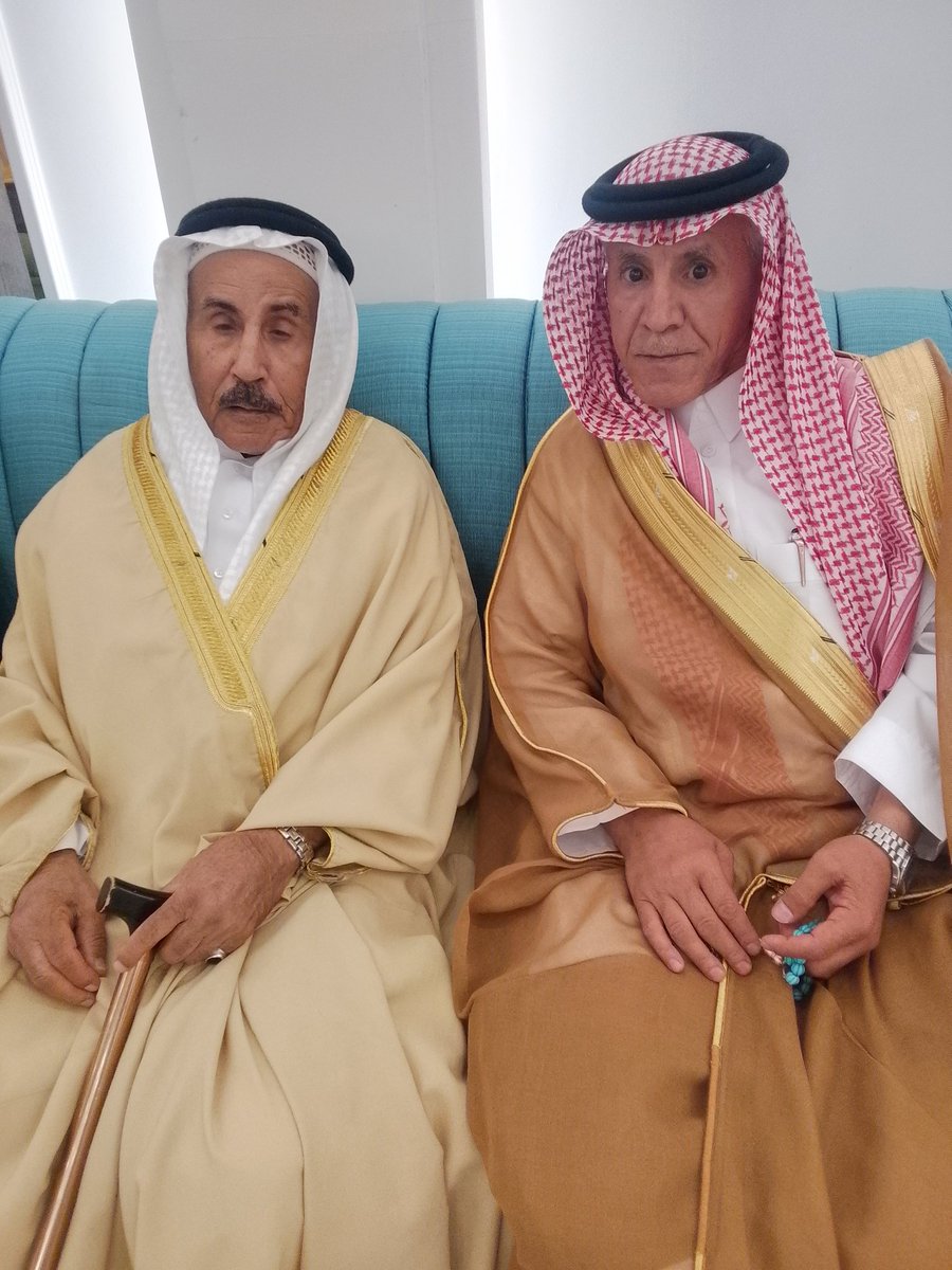 صوره جمعتني مع الاخ العزيز العميد متقاعد عوض بن رشيد الفريعي البلوي.العميد ابورشيد خدم الوطن  لااكثر من ثلاثين سنه وعسى الله يفزع له بالعفو والعافيه انشاءالله الله يعافيه ويشافيه انشاءالله ويشفي جميع مرضانى  ومرضى المسلمين  أنه سميع مجيب الدعاء..