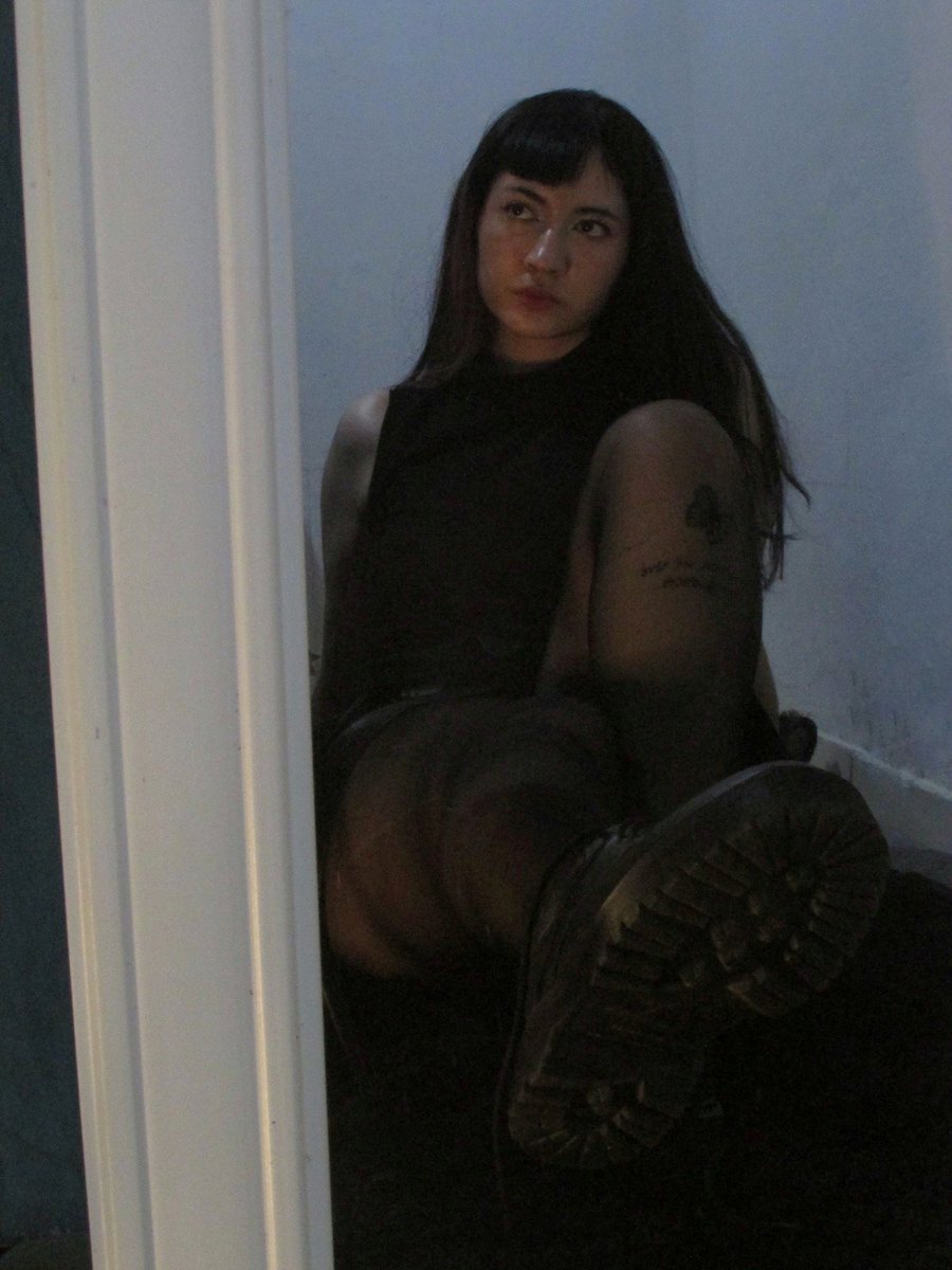 Até onde você iria pra sentir o gosto da sola desse sapato?