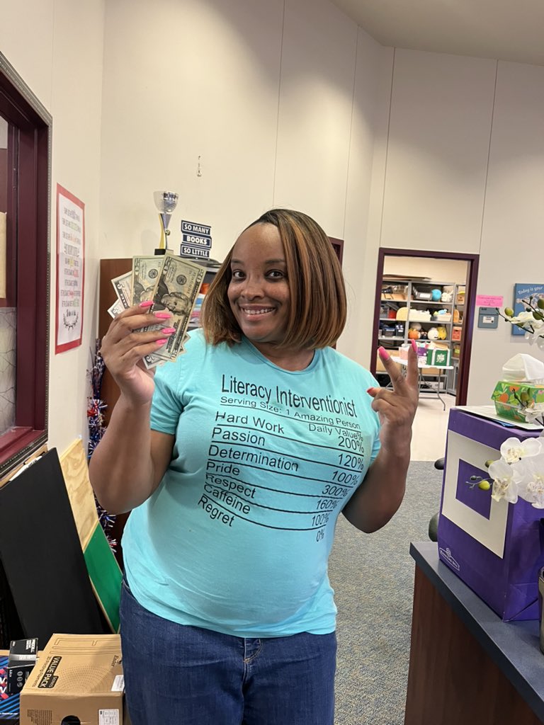 byjcjackson's tweet image. I was so excited to surprise our contest winner for Library Services! Thank you, Kamari for doing great things in Spring ISD 😃💚 🥳🥳#libraryservices #instructionaltechnology @SISDInstTech