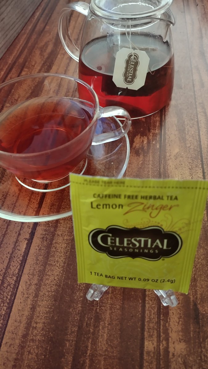 tea_camp_yt's tweet photo. 朝紅茶。
CELESTIAL LemonZinger。
このレモンは飲めた。
#木漏れ日のお茶会
#茶好連
#CELESTIAL
#LemonZinger
#紅茶を嗜む https://t.co/g4dnxfL2fb
