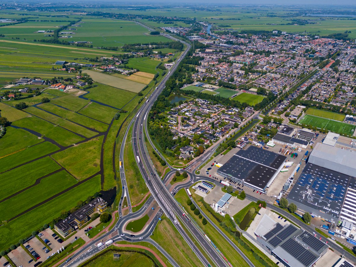 Vandaag ontving ik met gedeputeerde <a href="/zeefNL/">Frederik Zevenbergen</a> minister <a href="/RobertTieman/">Robert Tieman</a> in onze mooie gemeente. Constructief gesproken over de urgentie van de Bodegravenboog om A12, N11 en <a href="/MiddenHolland/">Regio Midden-Holland</a> leefbaar, veilig en bereikbaar te houden. Volgende stap: snel werk maken van een MIRT-verkenning!