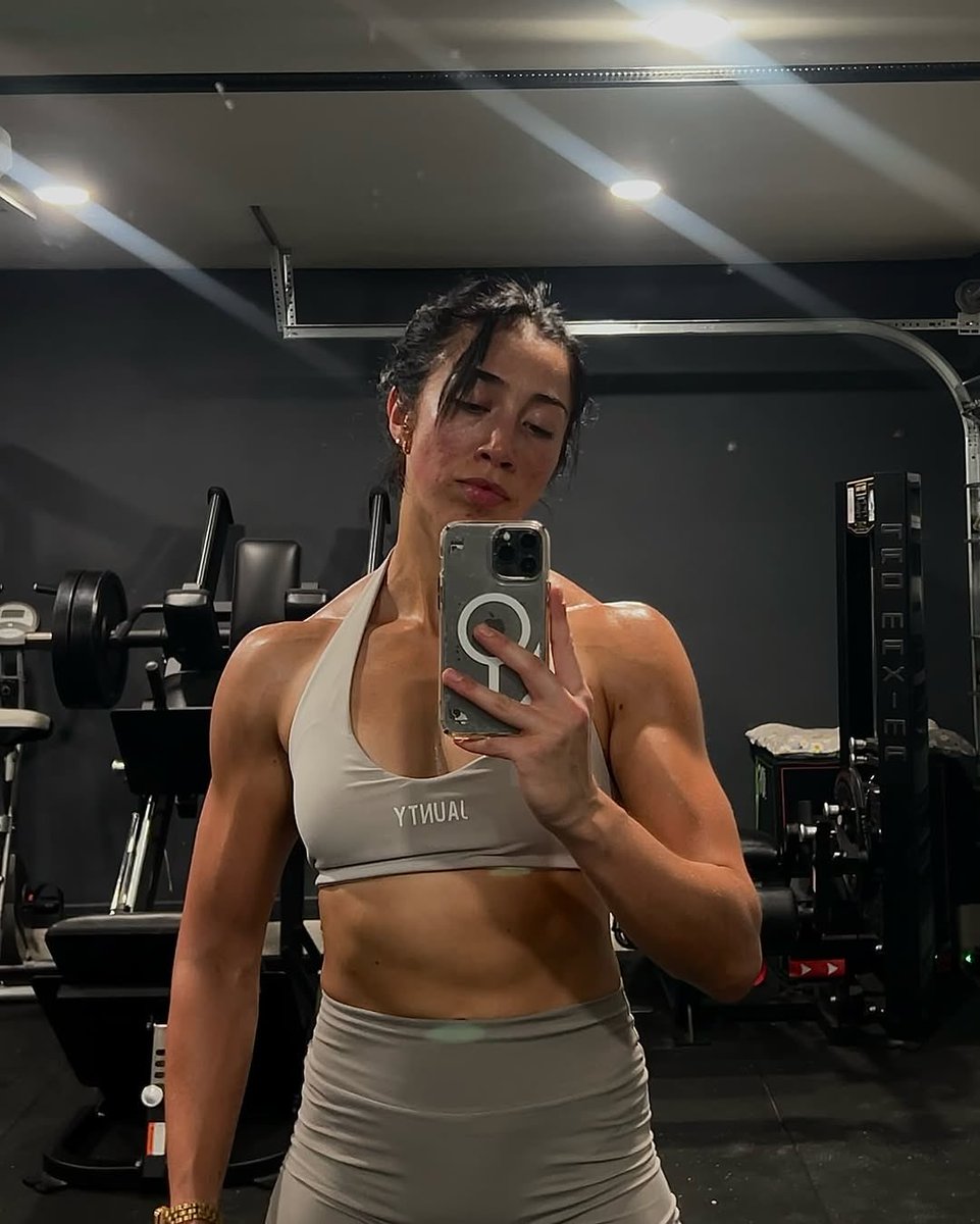 AlwaysHaveHart's tweet photo. Strong gal hours. https://t.co/1i5MZDmAGa
