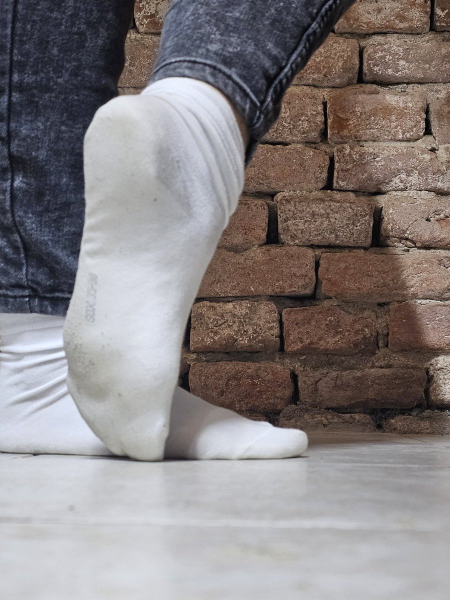 SockItToMeHu's tweet photo. Frisch aus dem Alltag – getragen & bereit für einen neuen Besitzer. Versand mit Duftgarantie 📦💨
DM für Details 💕
#sockfetish #wornsocks #socklover #sockshipping #sweatysocks #smellysocks #sockaddict #socktease #usedsocks #sockmodel #sockworship #socklust #footfetish https://t.co/GWax2wcwZl