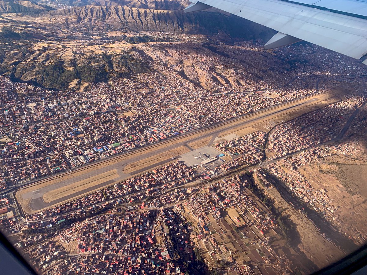 Atravesando los Andes y la nieve para aterrizar en Cuzco.