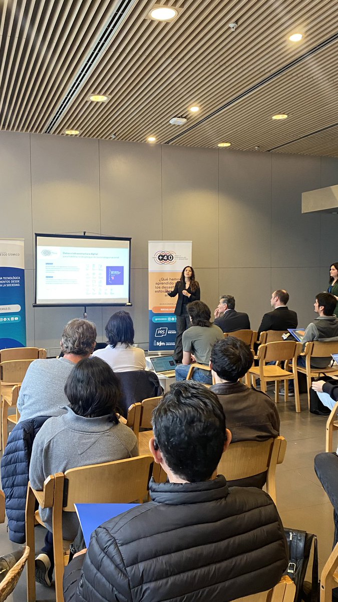 Instituto para la Resiliencia ante Desastres (@itrendchile) on Twitter photo Nuestra dir. ejecutiva, Catalina Fortuño, presentando en el Coloquio Internacional organizado por el Programa Riesgo Sísmico de la <a href="/uchile/">Universidad de Chile</a> “40 años de Políticas, Ciencias y Colaboraciones ante Desastres”. Junto a especialistas de América Latina y el Caribe, participa en la mesa Nuestra dir. ejecutiva, Catalina Fortuño, presentando en el Coloquio Internacional organizado por el Programa Riesgo Sísmico de la <a href="/uchile/">Universidad de Chile</a> “40 años de Políticas, Ciencias y Colaboraciones ante Desastres”. Junto a especialistas de América Latina y el Caribe, participa en la mesa
