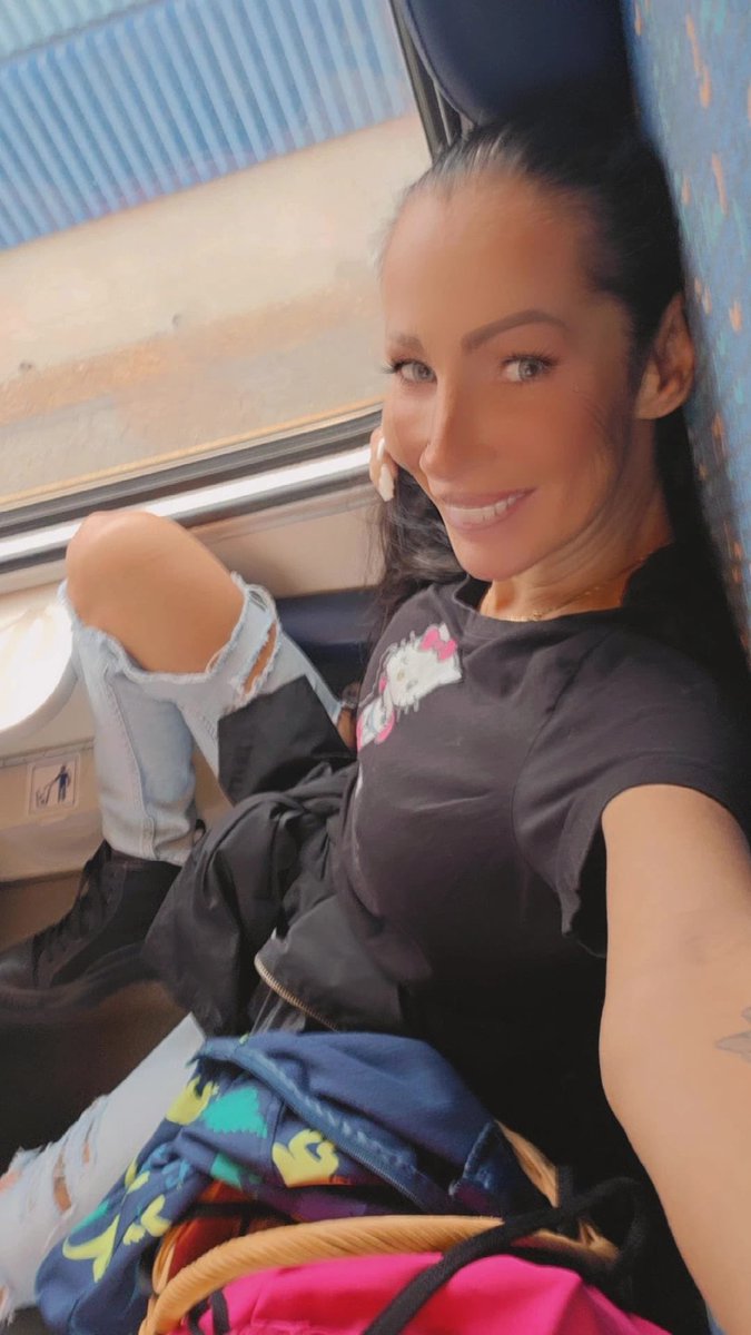 What could be done here?😝

<a href="/VSierraxxx/">Valentina Sierra</a> 

#your #mommy #yourfav #sexy