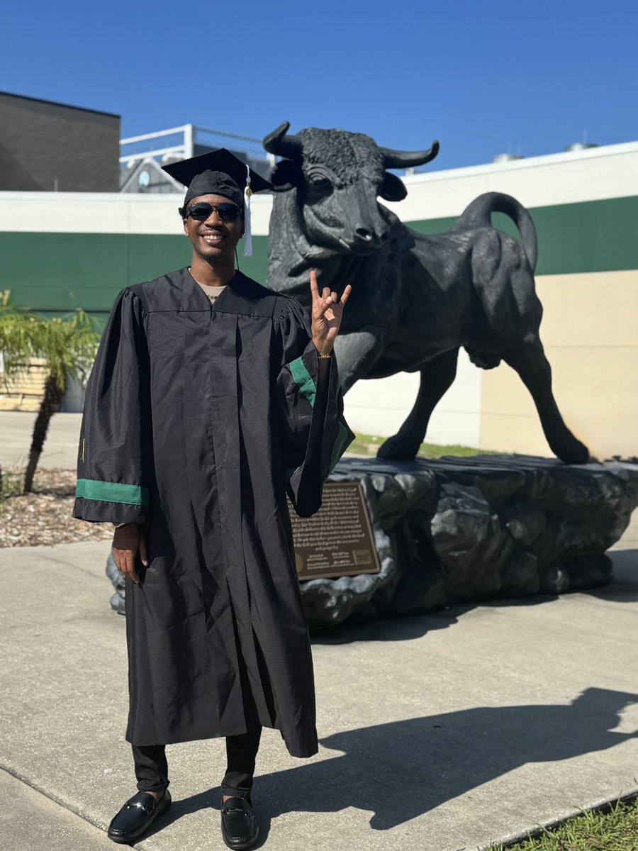 biglowdm's tweet photo. I want to wish my son @GottiBiglow a big congratulations for graduating from the University of South Florida this past weekend. I’m so proud of you son. You make my second college graduate and hopefully my first lawyer. Keep pressing towards all of your dreams. Love Ya Dad https://t.co/mjho01d2hI