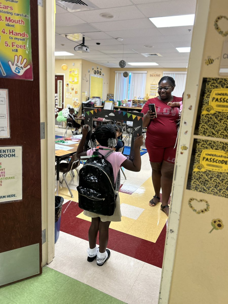 Nothing better than a happy kid on the first day of Kindergarten 🖍️ <a href="/ForestPark0831/">Forest Park ES</a> <a href="/MACinBoynton/">Matthew Cousins</a>