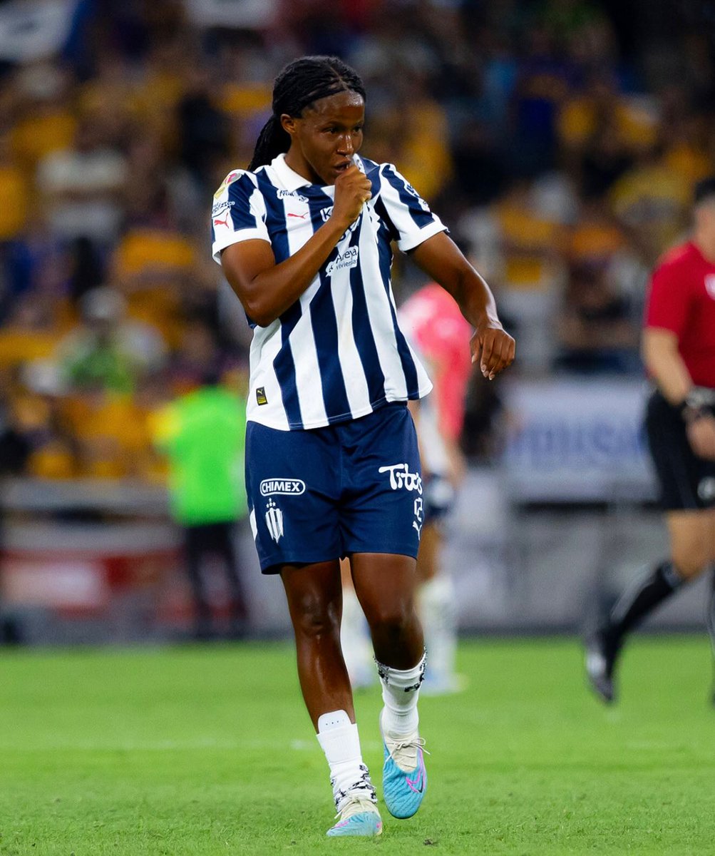 😪🇿🇦 Jermaine Seoposenwe se abrió sobre su retiro de la Selección de Sudáfrica, comparando con el buen trato en Rayadas de Monterrey:

"No he sido feliz en mucho tiempo. Solo quiero amar el futbol, no seguir luchando por cosas que, como jugadora de selección, deberías tener.

En