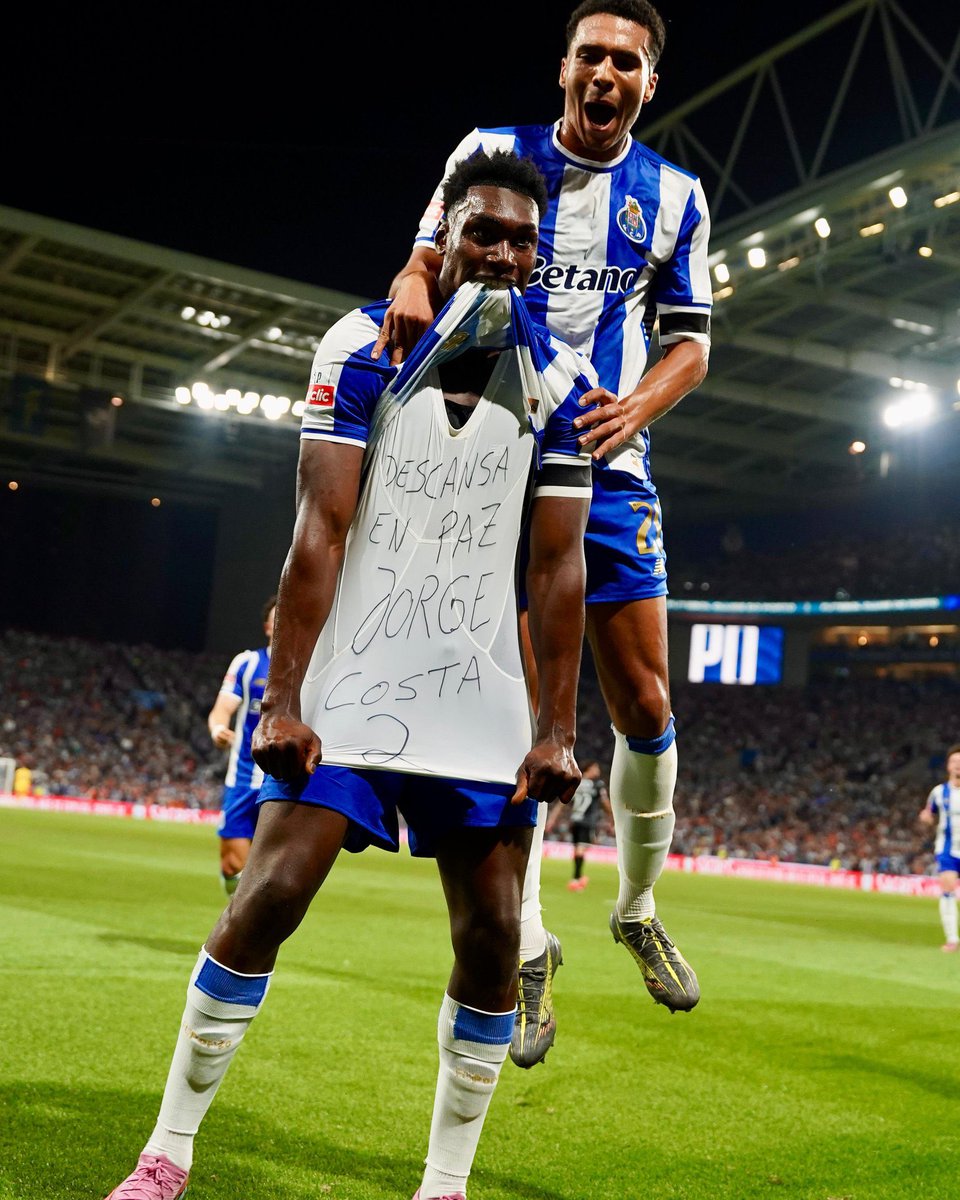Um jogo verdadeiramente à Porto, como já não se via há muito tempo. 

3 pontos e que seja o começo de uma linda caminhada ao leme de Francesco Farioli. 

Hoje foi por ele, o nosso Eterno Capitão. 

Nunca serás esquecido, até sempre Jorge Costa. 💙