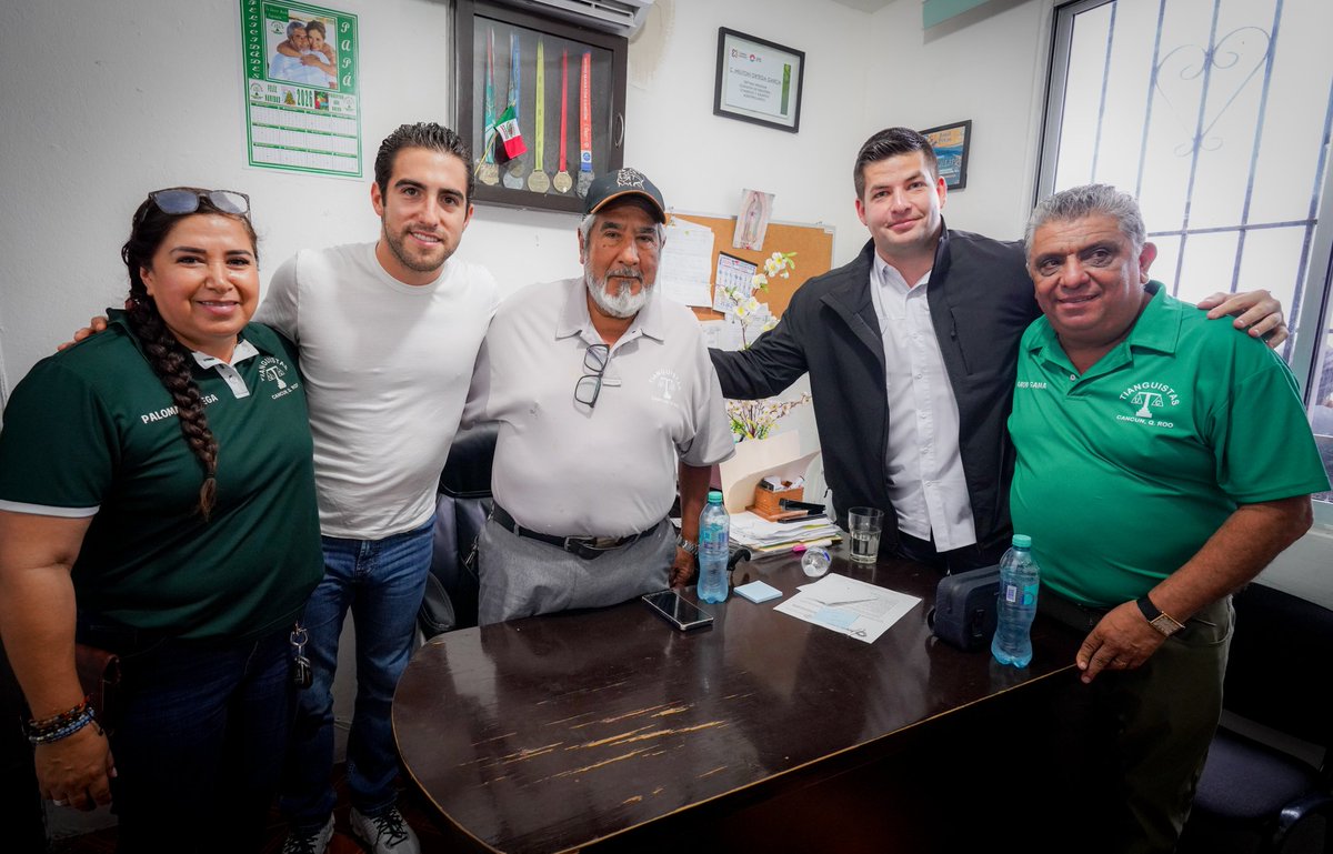 Hoy en la Región 92 dimos seguimiento a nuestro encuentro con las y los tianguistas, cumpliendo el compromiso que hicimos: invitar al Delegado Regional de INFONAVIT, Gerardo García Hernández, para que resolviera dudas directamente.

Con el trabajo de nuestra Presidenta