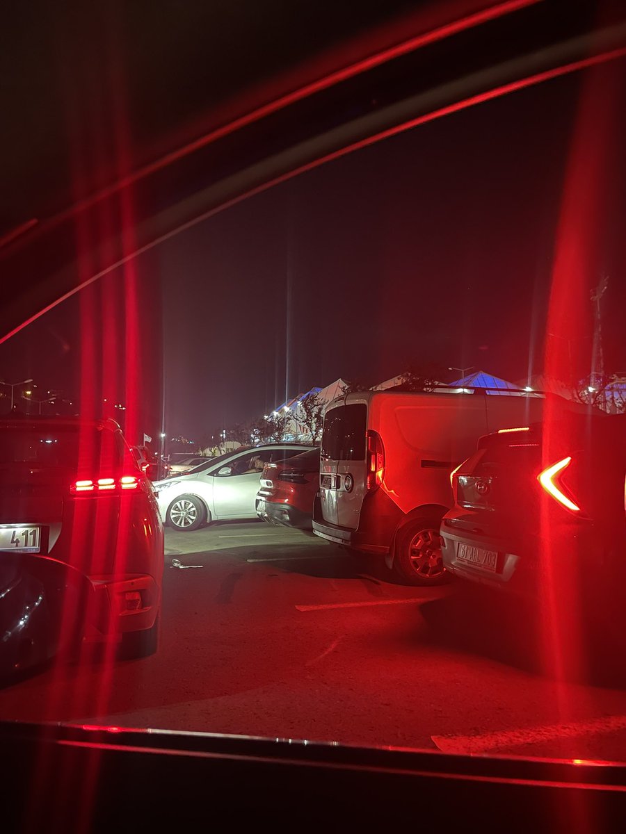 Maç biteli 1.30 saat oldu hala otoparkta bekliyor millet. Sahipsiz şehir <a href="/TrabzonBelTr/">Trabzon Büyükşehir Belediyesi</a> <a href="/ahmetmgenc/">Ahmet Metin Genç</a>