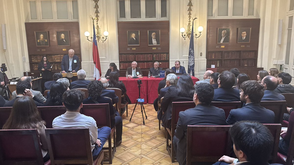 Universidad de Concepción (@udeconcepcion) on Twitter photo #VinculaciónUdeC: En el ex Congreso Nacional, el Decano de <a href="/juridicysocudec/">Juridicas y Sociales UdeC</a>, Rodolfo Walter y el Vicedecano, Manuel Campos, participaron en lanzamiento del libro de <a href="/ced_cl/">Centro de Estudios del Desarrollo (CED)</a> Actas Grupo de Estudios Constitucionales "Grupo de los 24", que tuvo colaboración del Depto. de <a href="/apcp_udec/">Administración Pública y Ciencia Política Udec</a>. #VinculaciónUdeC: En el ex Congreso Nacional, el Decano de <a href="/juridicysocudec/">Juridicas y Sociales UdeC</a>, Rodolfo Walter y el Vicedecano, Manuel Campos, participaron en lanzamiento del libro de <a href="/ced_cl/">Centro de Estudios del Desarrollo (CED)</a> Actas Grupo de Estudios Constitucionales "Grupo de los 24", que tuvo colaboración del Depto. de <a href="/apcp_udec/">Administración Pública y Ciencia Política Udec</a>.