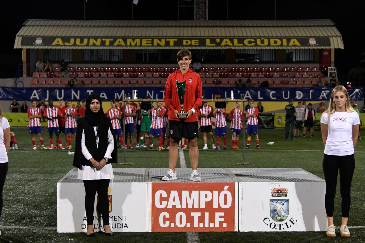 🏆🏆 En el 𝐂𝐎𝐓𝐈𝐅 levantó trofeos con Atlético y Levante.

🆕 Hoy, 𝐒𝐨𝐧𝐢𝐚 𝐁𝐞𝐫𝐦𝐮́𝐝𝐞𝐳 levanta un nuevo reto: dirigir a la Selección Española.

🚀 De campeona en 𝐄𝐥𝐬 𝐀𝐫𝐜𝐬… a liderar el 𝐟𝐮́𝐭𝐛𝐨𝐥 𝐞𝐬𝐩𝐚𝐧̃𝐨𝐥 💪🏻⚽