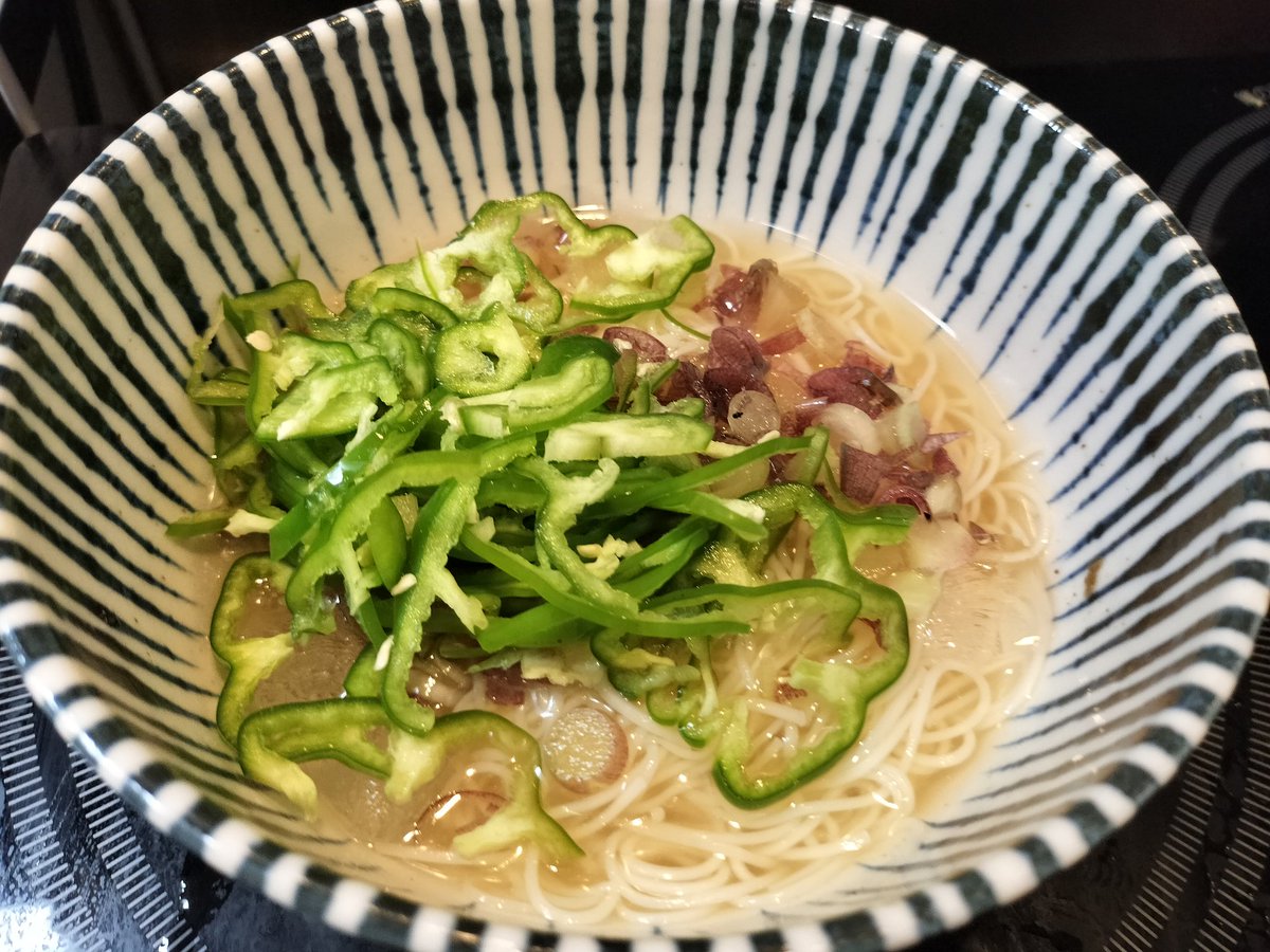 朝飯ー。みょうがとピーマンの冷やしそーめん。
#son民食堂