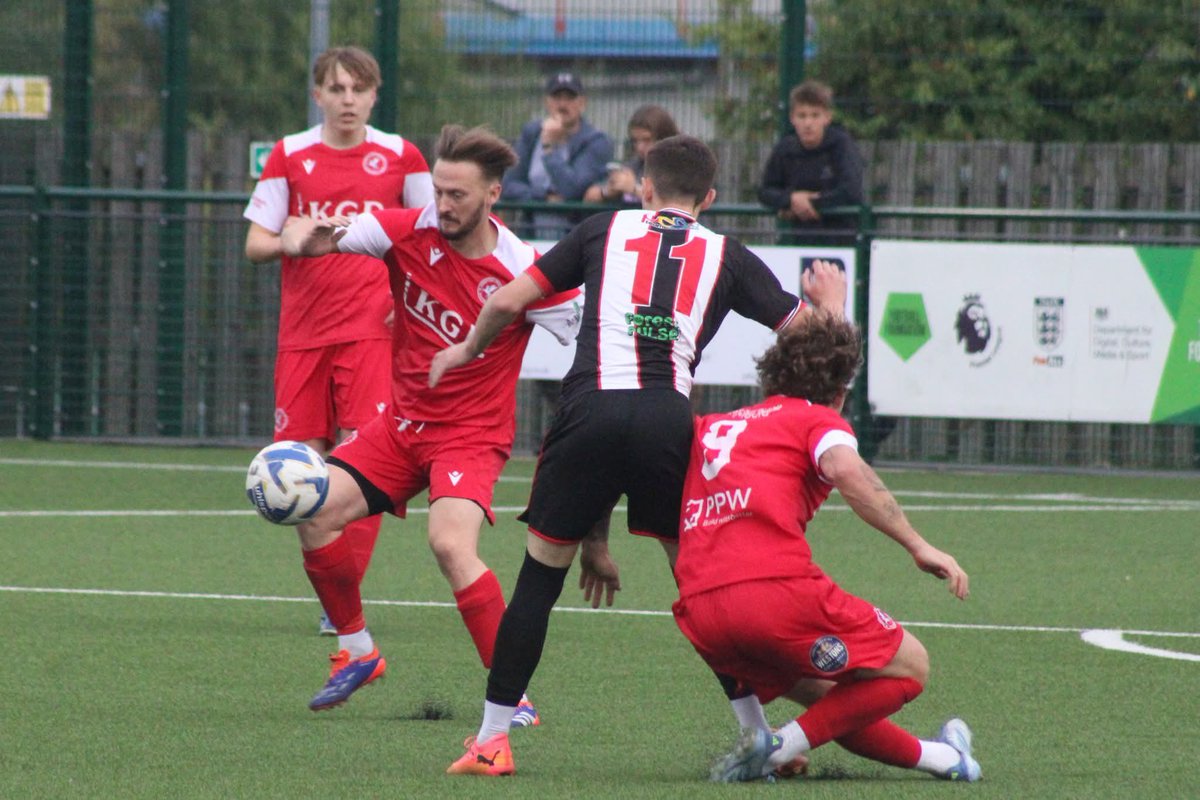 FOOTBALL | <a href="/HerefordPegasus/">Hereford Pegasus FC</a> sit top of the Hellenic League after a 4-1 victory over Lydney Town at the KGD Stadium. 

Goals from Harrison Summers (2), Jordan Williamson and Jack Cresswell secured the win for Pegasus. 

📸 | <a href="/barcudcochphoto/">Barcud-Coch Photography</a> 

#YourHerefordshire
