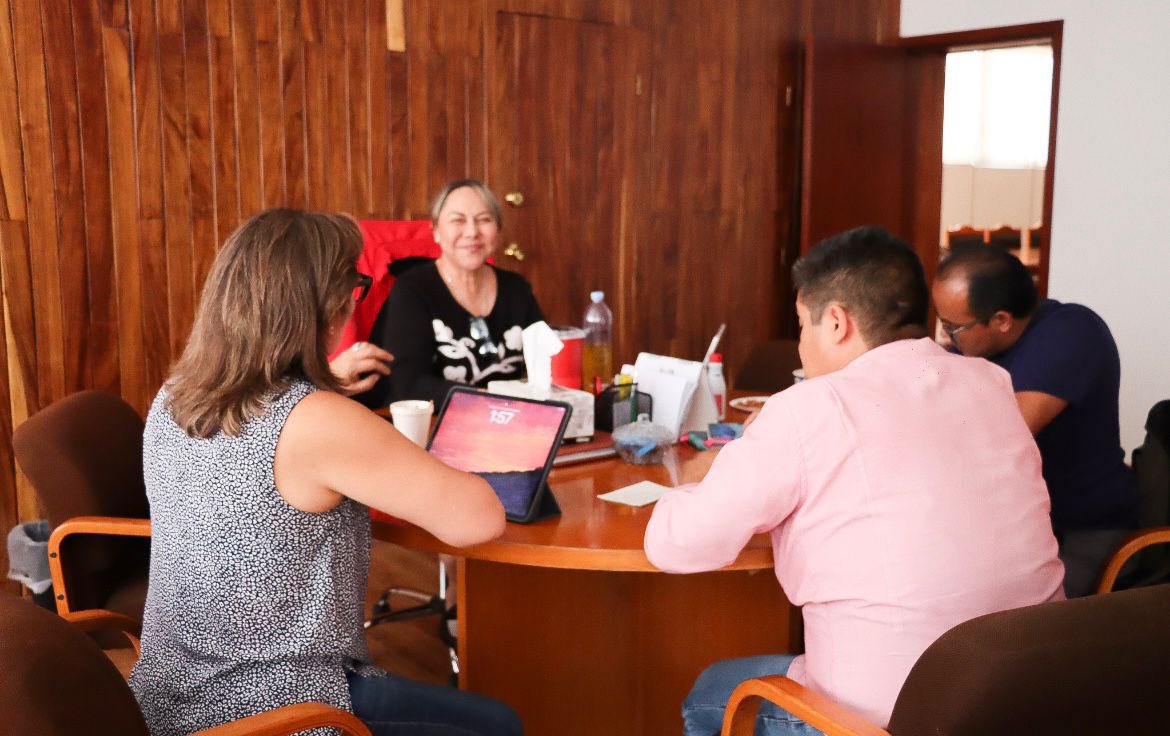sara_rochaslp's tweet photo. ¿Cómo va su lunes amigos y amigas? 🙋🏼‍♀️

Acá  estamos trabajando en #equipo para multiplicar los #logros, fortalecer al partido y generar mejores oportunidades para nuestra gente y militantes.

#PRIevoluciona https://t.co/AUgzgv9b9S
