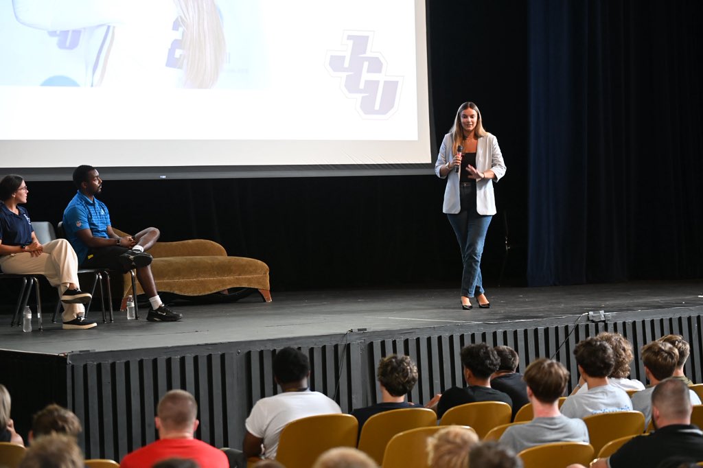Thank you to Jenn Follmer ‘24 and Jahiem Peake ‘24 for speaking at our first ever Rookie Symposium! Awesome lessons on how to juggle academics, athletics, and social life for our first year Streaks! ⚡️ #ItsACarrollThing