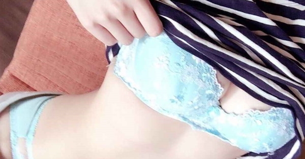 BettyJohns47486's tweet photo. 挿 入したくないって人にはお口でするんだけど 
私のくちびる柔らかくて気持ちいいって褒められちゃった https://t.co/7JhSZHMf3L