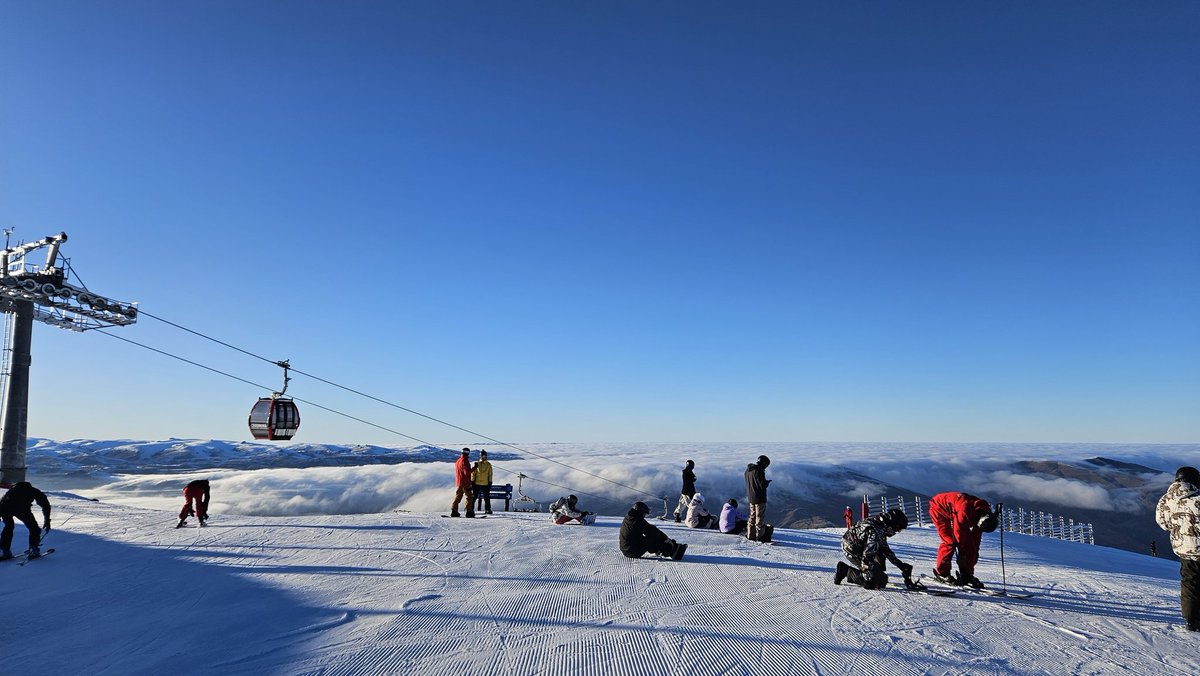 markhoorocks's tweet photo. On top of the cloud.... for now. #Cardrona https://t.co/7dzkKidTK0