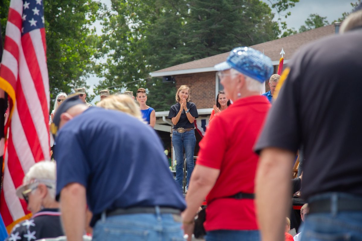 IAGovernor's tweet photo. I’m so proud the Iowa State Fair dedicates an entire day every year to honoring our veterans. This year, with special recognition for our Vietnam vets as we commemorate the 50th anniversary. 

Thank you to the brave men and women who have served, and those currently serving. We are forever grateful to you, and will always remember the sacrifices you’ve made for our country. 🇺🇸