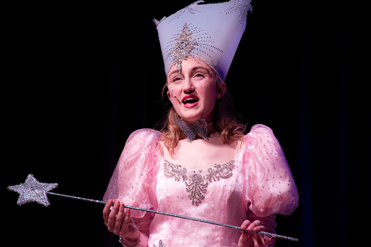 LOOK! IT'S GLINDA 🫧
