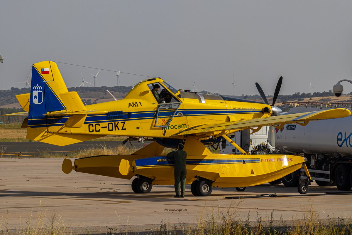 oscar_spotter's tweet photo. Air Tractors del @Plan_INFOCAM repostando en el @burgosaeropuert para volver a apoyar en las tareas de extinción de los distintos incendios activos en Castilla y León.
🛩️AM1 CC-DKZ
🛩️AM3 EC-MNJ
#airtractor #airtractor802 #at802 #fireboss #firefighting #aerialfirefighting https://t.co/ppucdmAqIU