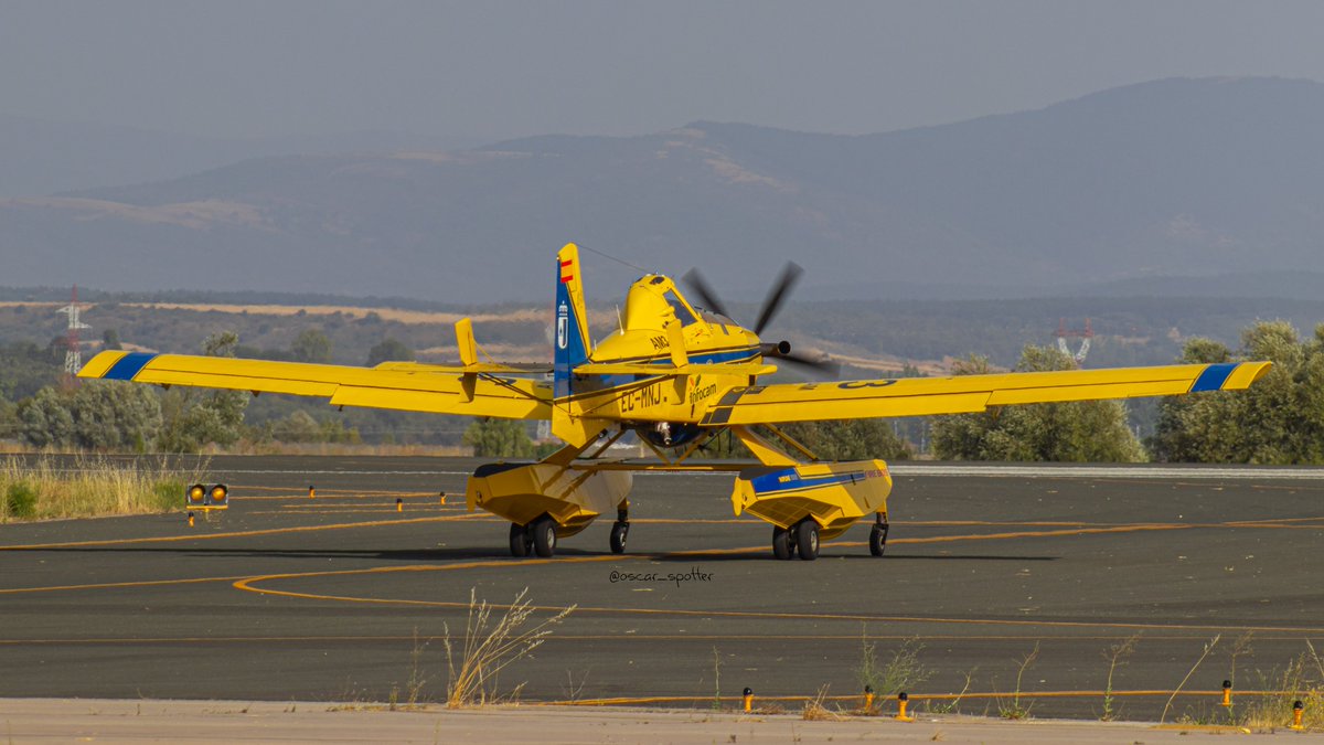 oscar_spotter's tweet photo. Air Tractors del @Plan_INFOCAM repostando en el @burgosaeropuert para volver a apoyar en las tareas de extinción de los distintos incendios activos en Castilla y León.
🛩️AM1 CC-DKZ
🛩️AM3 EC-MNJ
#airtractor #airtractor802 #at802 #fireboss #firefighting #aerialfirefighting https://t.co/ppucdmAqIU