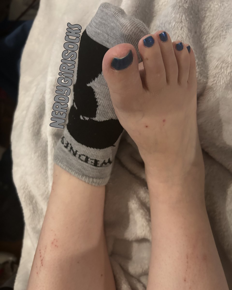 NerdyGirlSocks's tweet photo. Small part 2 of these #Wednesday socks while watching #WednesdayNetflix the other day!
2/2
#socks #sockfun #sockprincess
#wellworn #wornsocks #socksoftheday #anklesocks #explore #explorepage #fypage #smellysocks #sweatysocks #cutesocks https://t.co/5mE9FEF0Wq