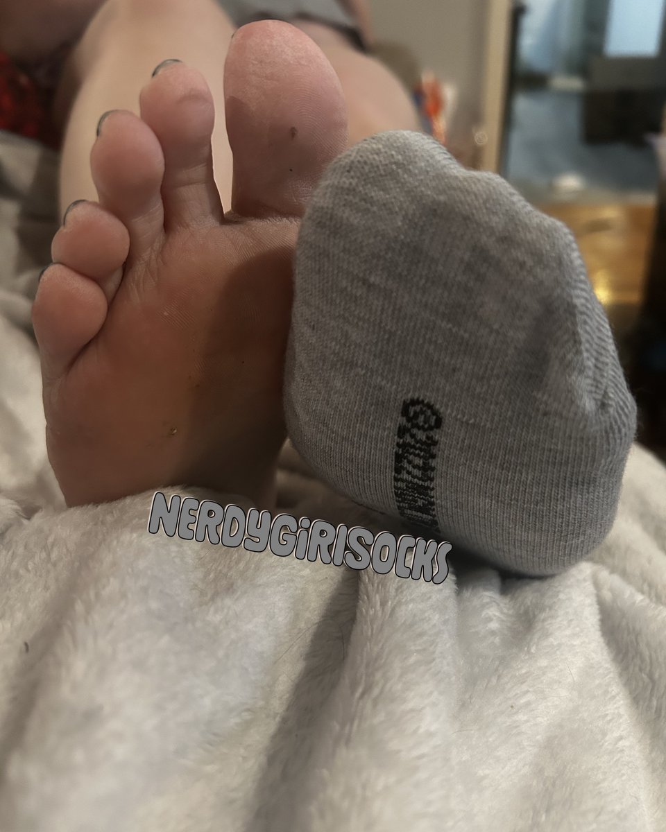 NerdyGirlSocks's tweet photo. Small part 2 of these #Wednesday socks while watching #WednesdayNetflix the other day!
2/2
#socks #sockfun #sockprincess
#wellworn #wornsocks #socksoftheday #anklesocks #explore #explorepage #fypage #smellysocks #sweatysocks #cutesocks https://t.co/5mE9FEF0Wq