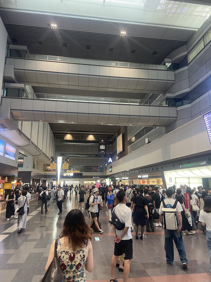 さてさて、今週も大阪/神戸へ❗️
いやーー、今日の羽田空港✈️は混んでますねーー😅