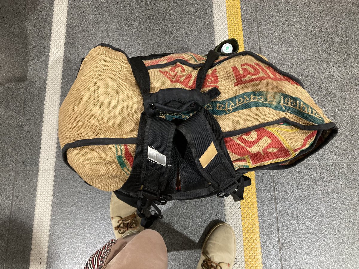 drutsumuri's tweet photo. 昨日は東���宿Love TKOにてバンド練習のため、ひさびさに持ち運びドラム出動でした。
Foldrumのスネアとバスドラム&amp;自作の軽量スタンドなのでリュックひとつに収まりますよ🐌
で、なんとそのまま流れでライブにも参加させていただくことに。超満員で暑くてフラフラでしたがなんとなやりきりました🫠 https://t.co/eCx0qznpk3
